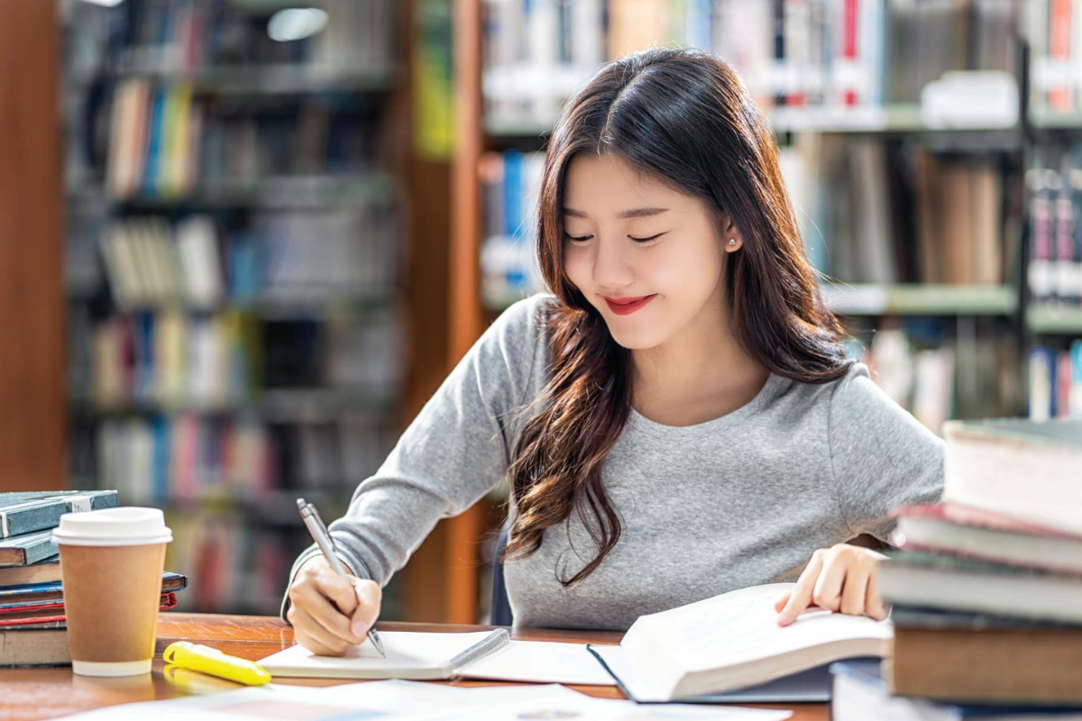 Fly with exclusive perks as a student