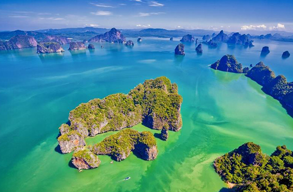 Fly to Phuket with Singapore Airlines | Beach